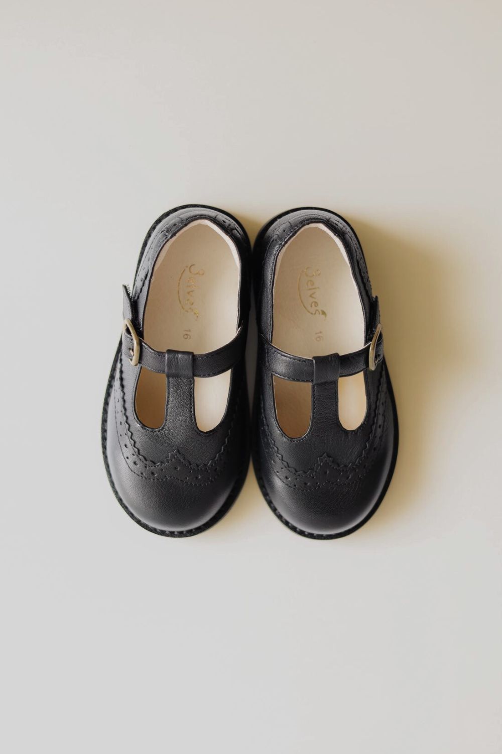 Wingtip T-strap classic pumps 子供用 本革靴 ウィングチップ 普段着